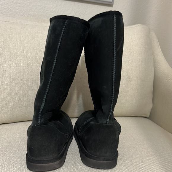 Sheepskin tall boots. Interior sheepskin also size 7 black Excellent preowned - Picture 3 of 5